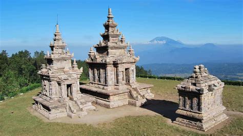 De Gedong Songo Eruptie; een vulkanisch spektakel met verwoestende gevolgen voor de Koninkrijken van Oost-Java